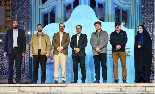 چهرههای سال «هنر انقلاب» در بخش «پژوهش و نویسندگی» معرفی شدند. چهرههای سال «هنر انقلاب» در بخش «پژوهش و نویسندگی» معرفی شدند.