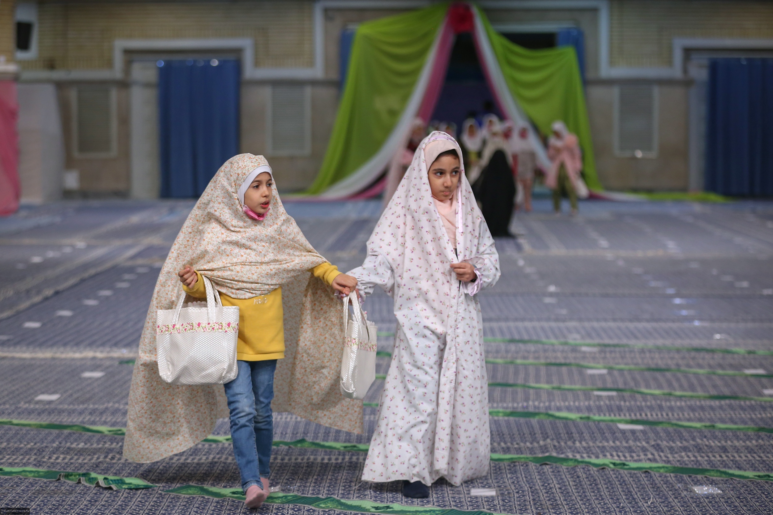 در حلقه لشکر فرشتگان در حلقه لشکر فرشتگان