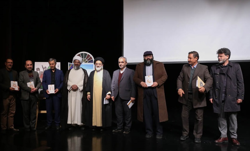 کتاب «برای وطن» نمایشی از حضور غیرتمندانه شاعران نسبت به حوادث اخیر است / «حکومت اسلامی» معروفترین امر به معروف است کتاب «برای وطن» نمایشی از حضور غیرتمندانه شاعران نسبت به حوادث اخیر است / «حکومت اسلامی» معروفترین امر به معروف است