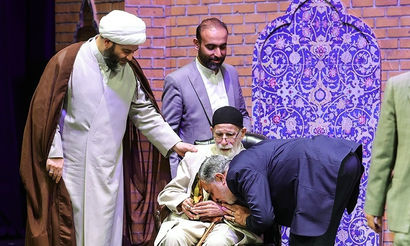 اهدای درخت زرین «هوای نو» به «سازگار»/ برگزیدگان هوای نو تجلیل شدند