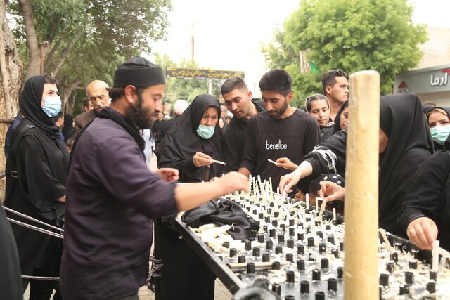 آئین سنتی «شمع گردانی» اردبیل در تاسوعای حسینی آئین سنتی «شمع گردانی» اردبیل در تاسوعای حسینی