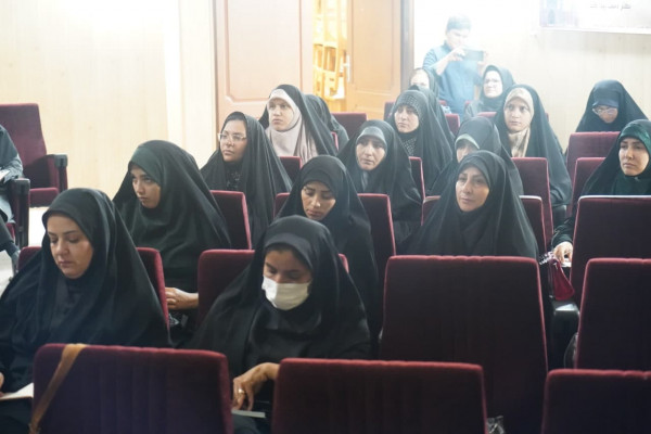 اولین دوره تربیت مربی جمعیت و فرزندآوری با حضور حجت الاسلام وافی و حجت الاسلام صادقی برگزار شد