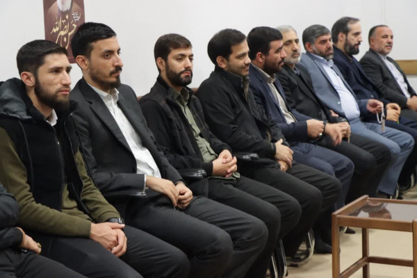 جمعی از مادحین و شعرای آئینی زنجان با نماینده محترم ولی فقیه در استان و امام جمعه زنجان دیدار کردند .