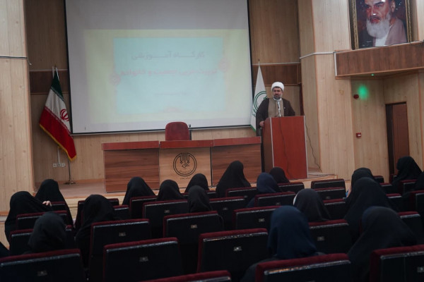 اولین دوره تربیت مربی جمعیت و فرزندآوری با حضور حجت الاسلام وافی و حجت الاسلام صادقی برگزار شد