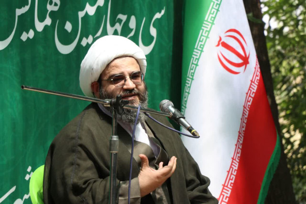 رئیس سازمان هیئت و تشکل‌های دینی گفت:هیچ هیئتی نباید در ماه محرم تعطیل شود و در عین حال اجتماعات مردمی نیز نباید کمرنگ شوند؛ چرا که مکتب حضرت اباعبدالله الحسین(ع) مکتب حضور در میدان، اجتماع و مسئولیت‌پذیری است.