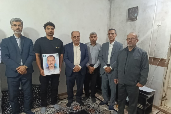 دیدار جامعه قرآنی استان بوشهر با خانواده شهید محمد رضا کرمی