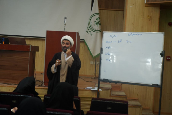 اولین دوره تربیت مربی جمعیت و فرزندآوری با حضور حجت الاسلام وافی و حجت الاسلام صادقی برگزار شد