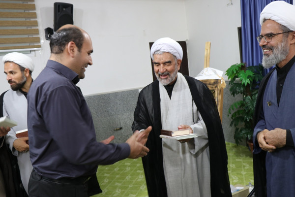 آیین رونمایی از مصحف زندگی با آیه ها