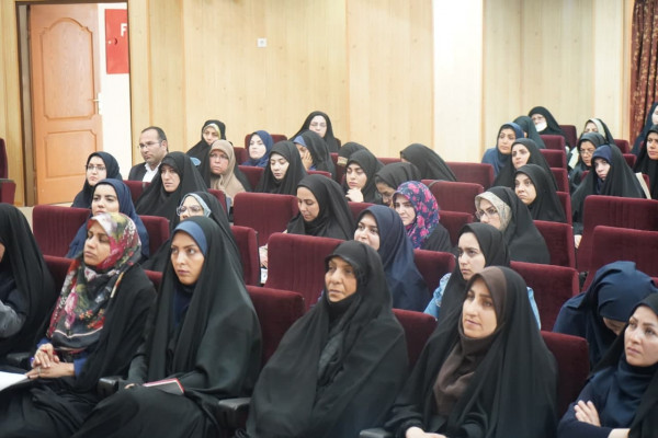 اولین دوره تربیت مربی جمعیت و فرزندآوری با حضور حجت الاسلام وافی و حجت الاسلام صادقی برگزار شد